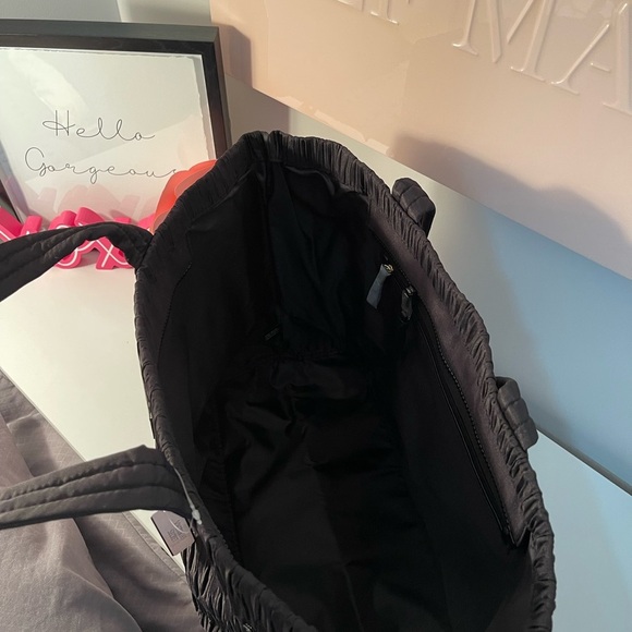 VICTORIA’S SECRET TOTE - Picture 3 of 4